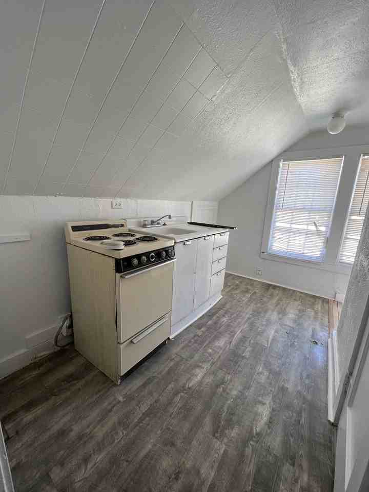 1607 Avenue X - Photo 5 of 7