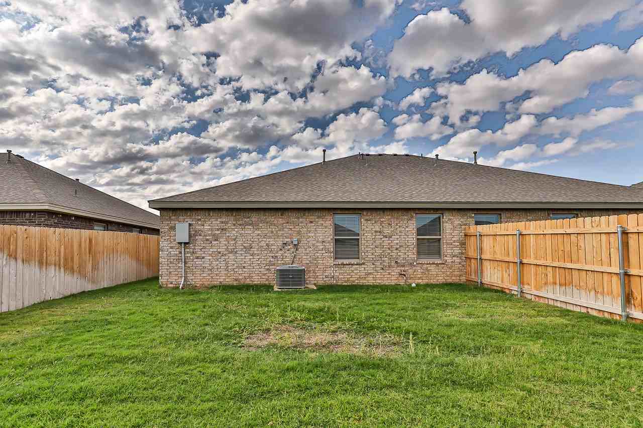 5522 122nd Street #B - Photo 3 of 34