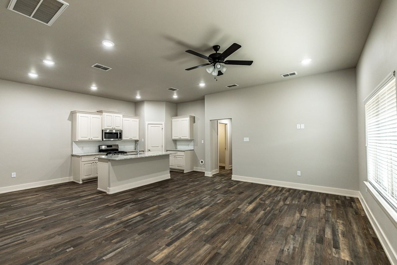 5522 122nd Street #B - Photo 6 of 34