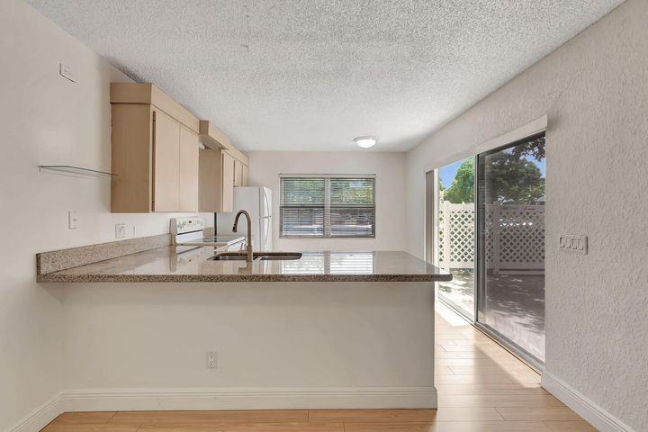 4004 Medford Court - Photo 5 of 6