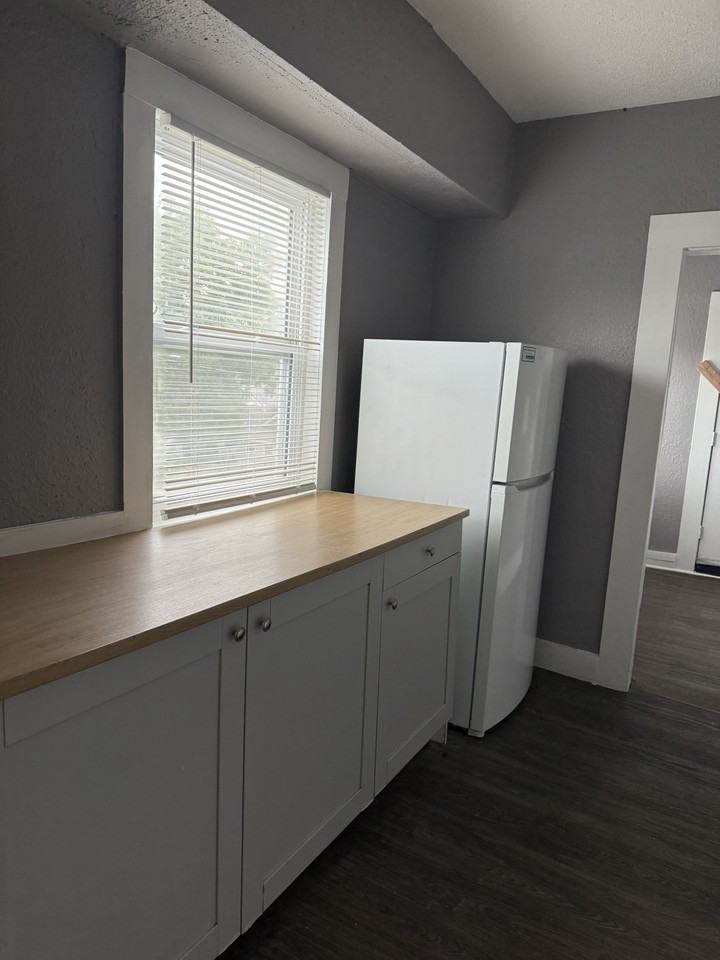 5209 Independence Ave #3 - Photo 7 of 10