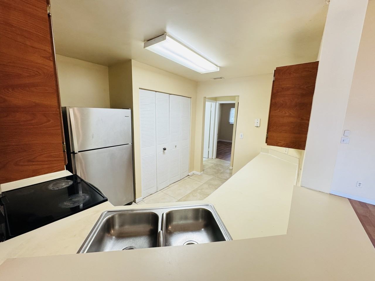 202 202 - Photo 2 of 28