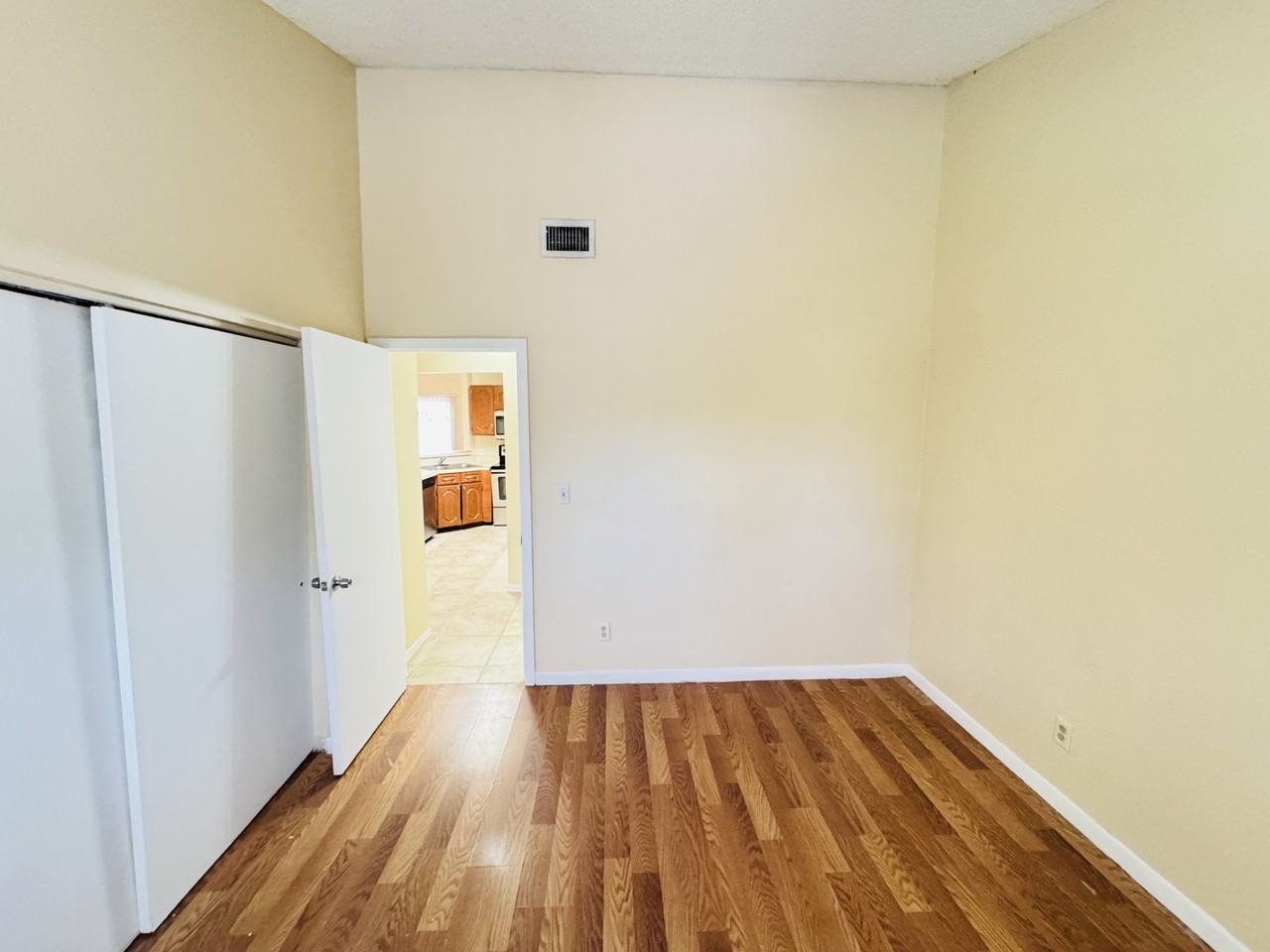 202 202 - Photo 3 of 28