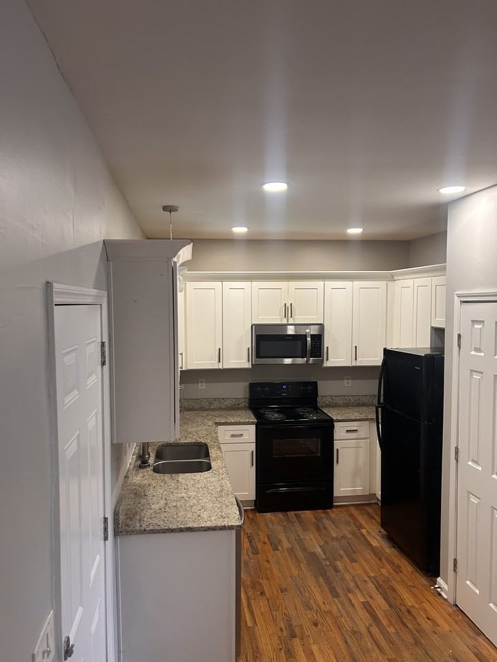 308 Anderson Avenue Northwest #A - Photo 6 of 8