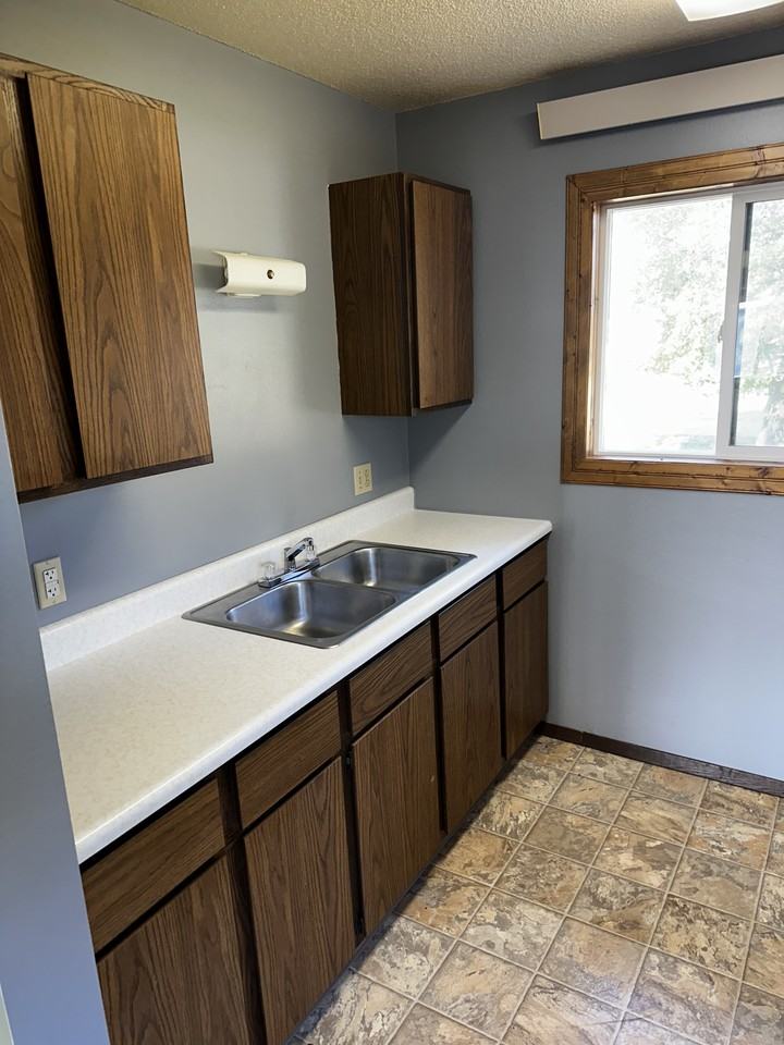 384 Railroad Ave #A04 - Photo 2 of 10