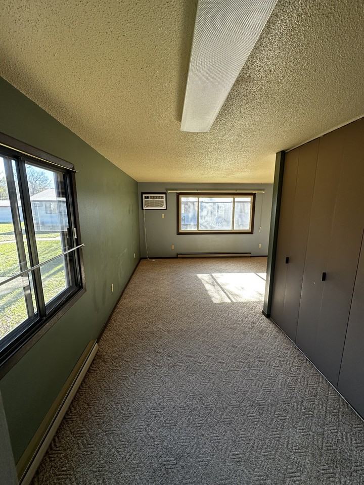 384 Railroad Ave #A04 - Photo 3 of 10