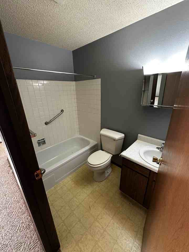 384 Railroad Ave #A04 - Photo 6 of 10