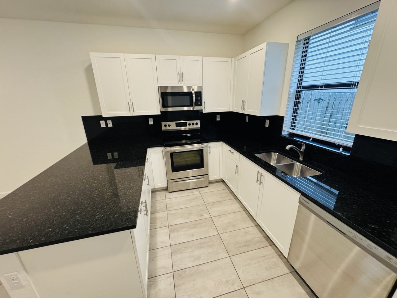 1606 Ford Street #1606 - Photo 5 of 11