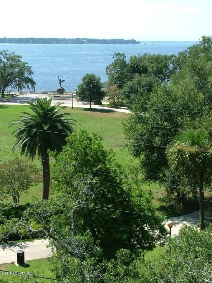 1661 Riverside Ave Apt 402 #402 - Photo 3 of 31