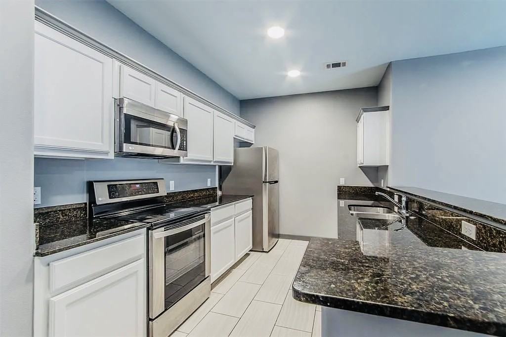 200 200 Maple Lane1205 #1205 - Photo 6 of 29