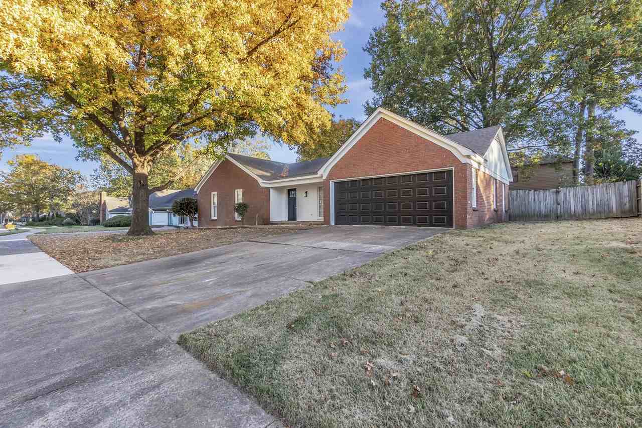 8439 River Glen Drive #1 - Photo 3 of 32