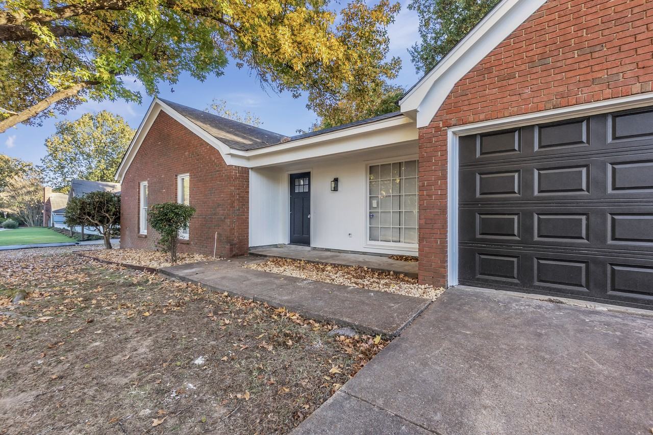 8439 River Glen Drive #1 - Photo 4 of 32