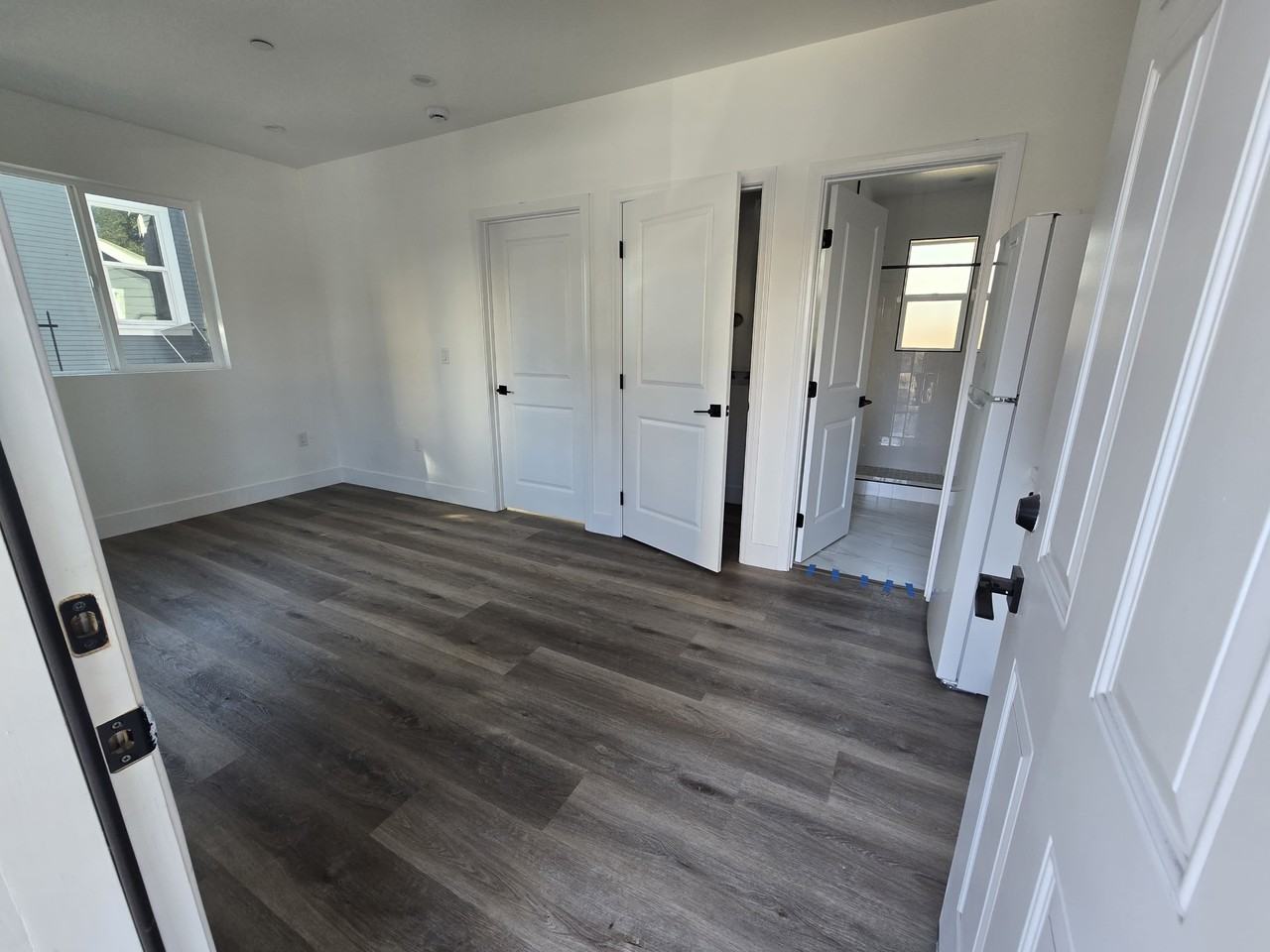 4019 1/2 Hooper Ave #4019-1-2 - Photo 2 of 6