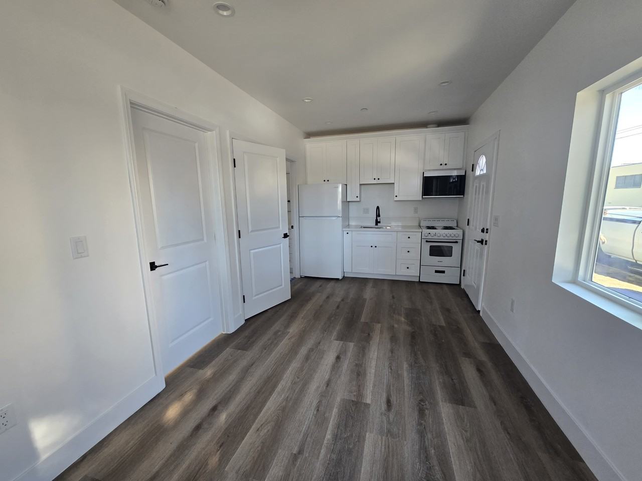 4019 1/2 Hooper Ave #4019-1-2 - Photo 3 of 6