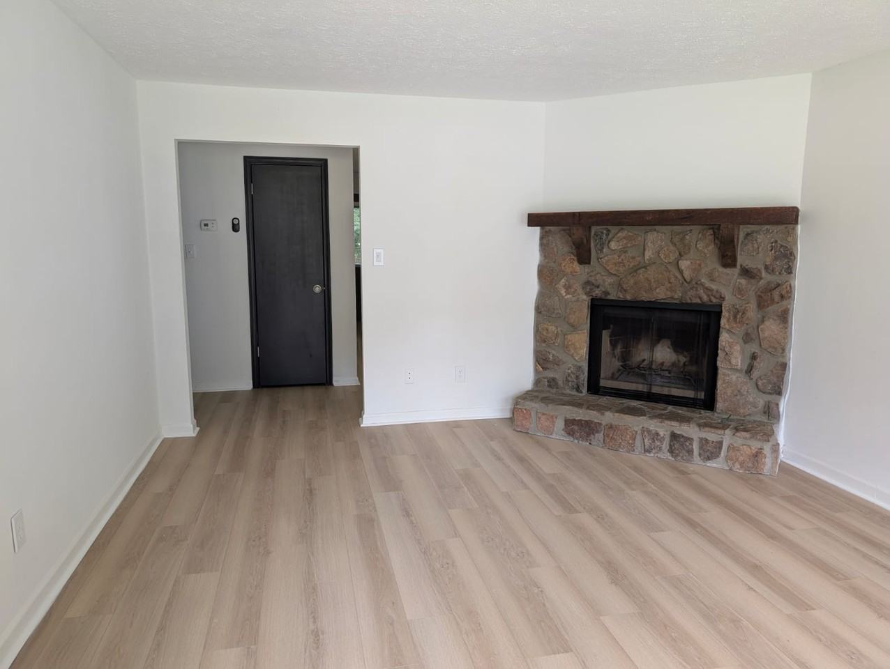 1478 N Diane Ct Se #A - Photo 3 of 11