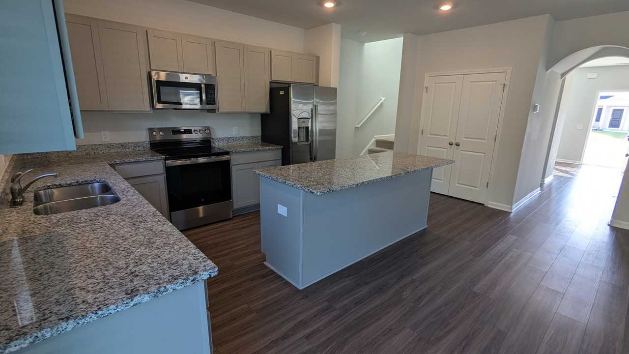 130 Freesia Dr - Photo 2 of 10