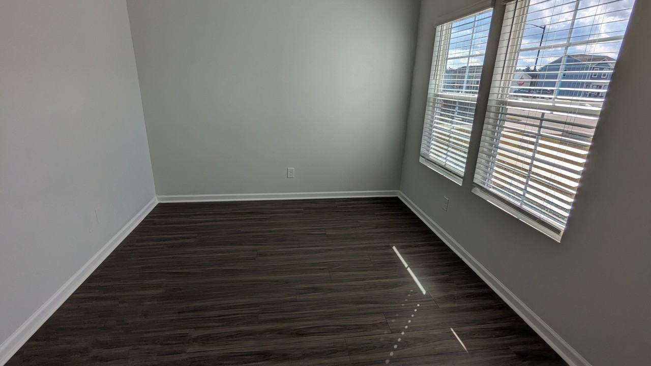 130 Freesia Dr - Photo 3 of 10