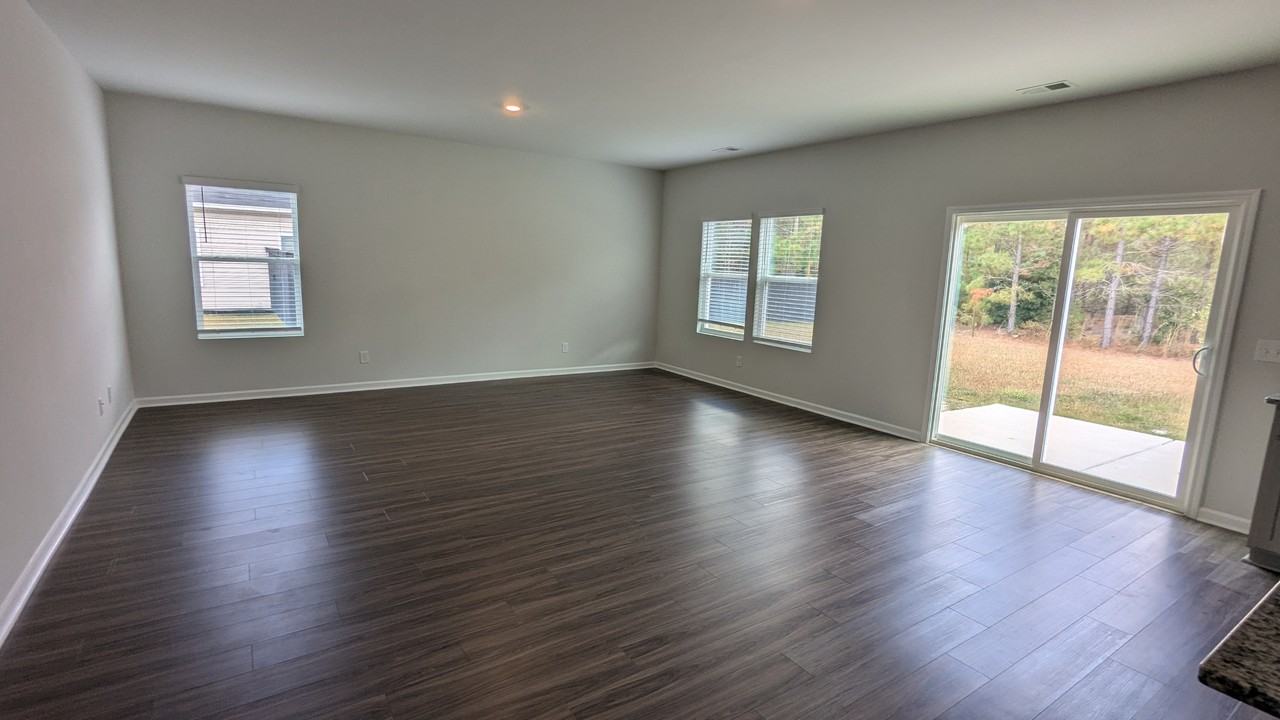 130 Freesia Dr - Photo 4 of 10