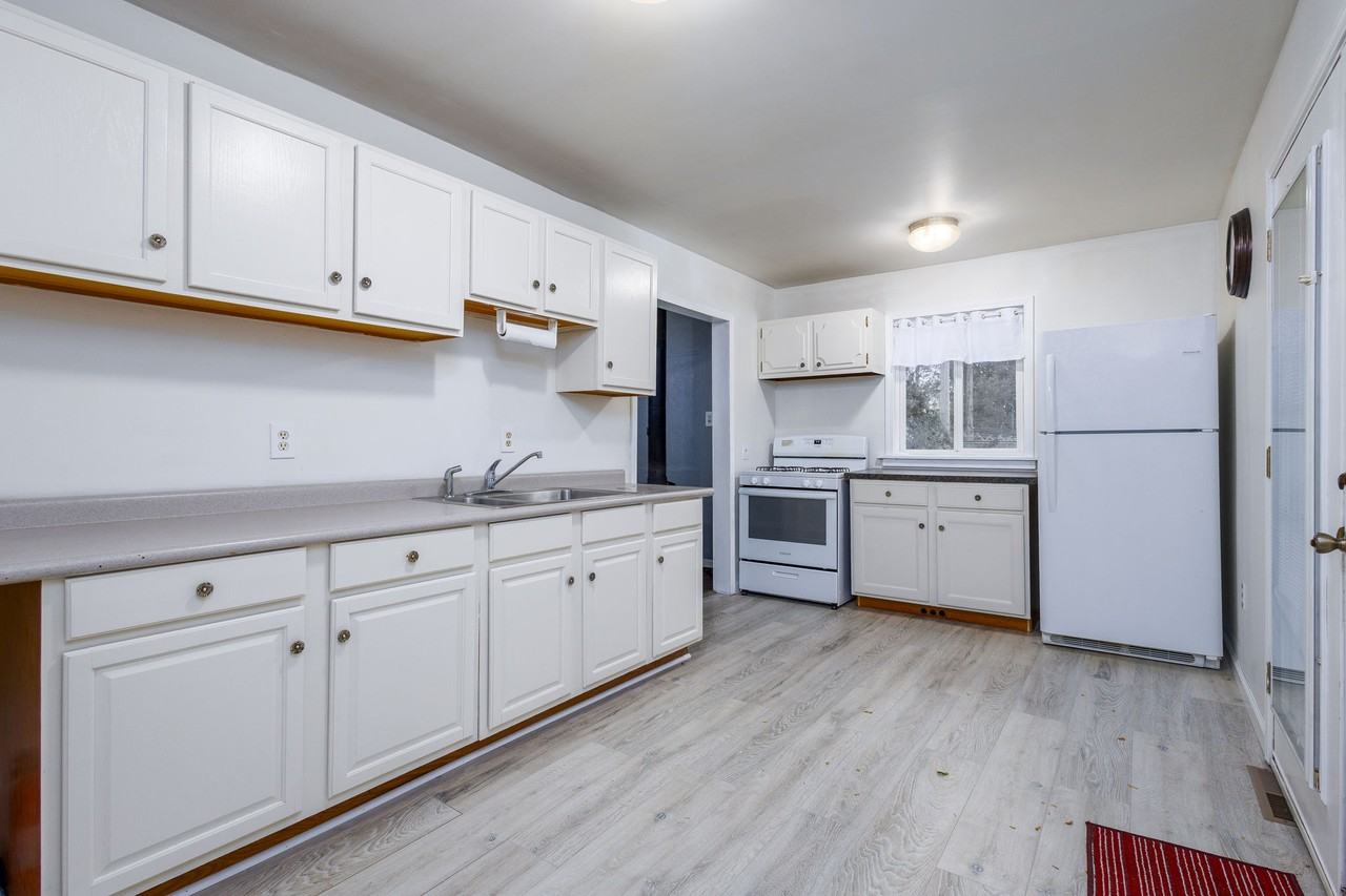 9156 Elizabeth St #1 - Photo 7 of 21