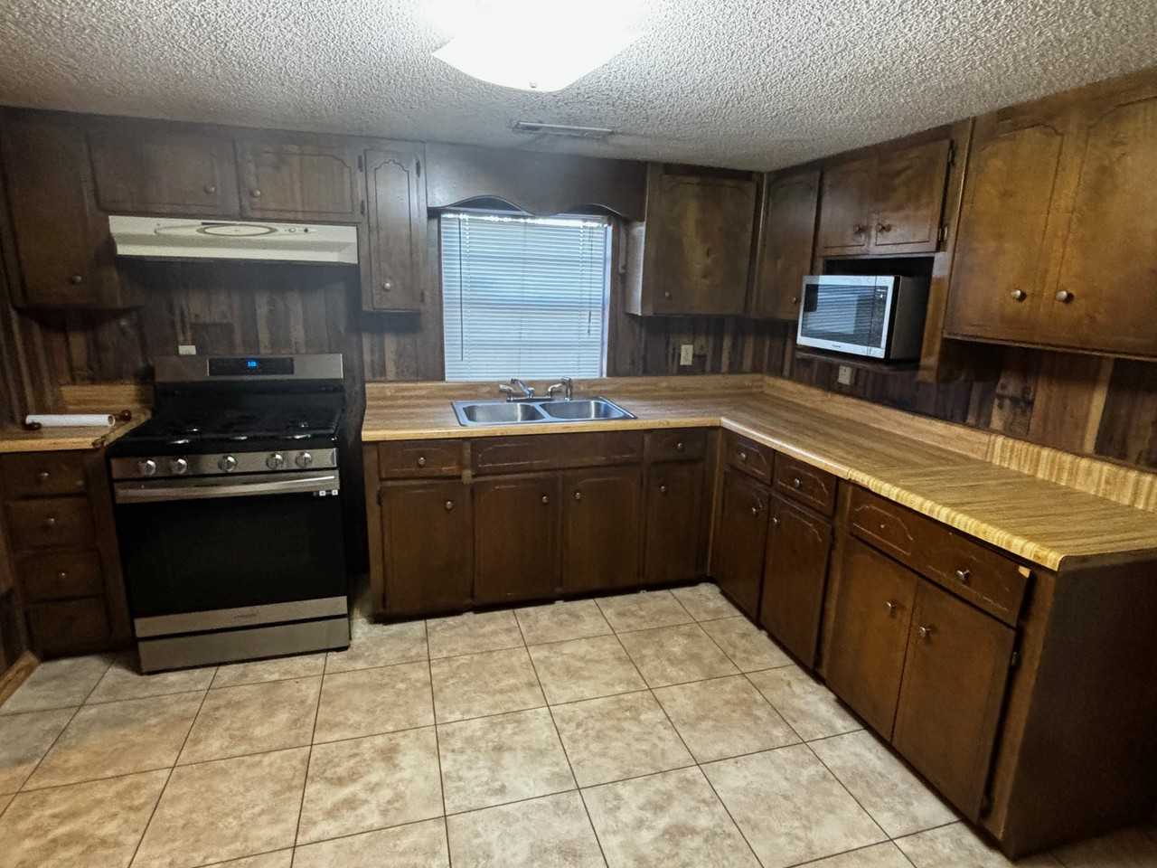 500 Azalea St #1 - Photo 4 of 19