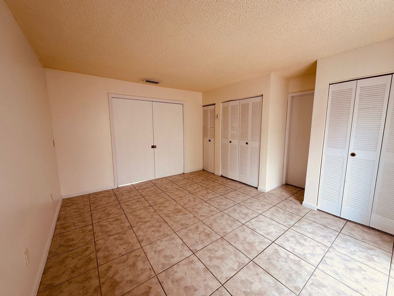 1810 1810 - Photo 3 of 21