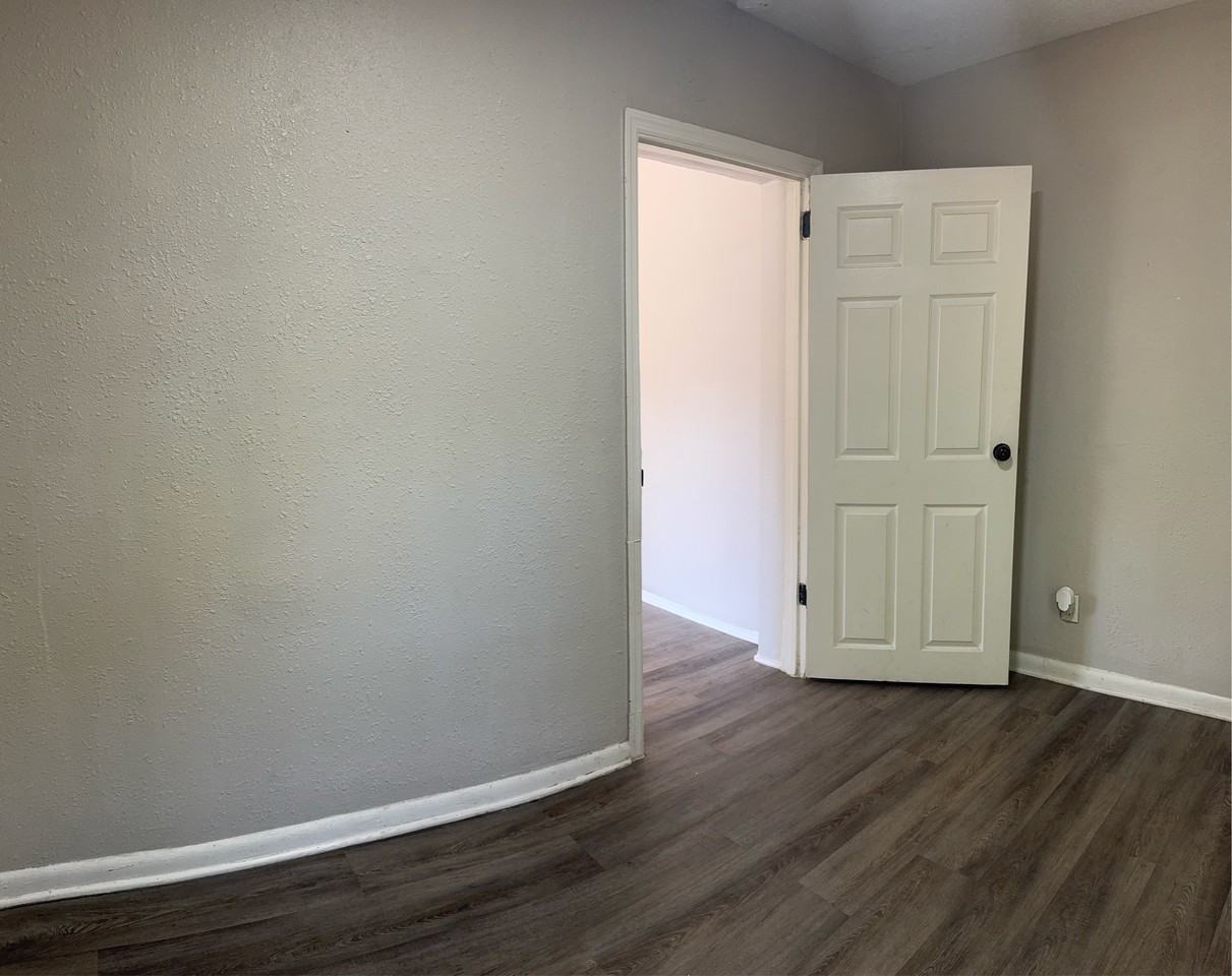 2603 Beaverbrook Place #1 - Photo 6 of 7