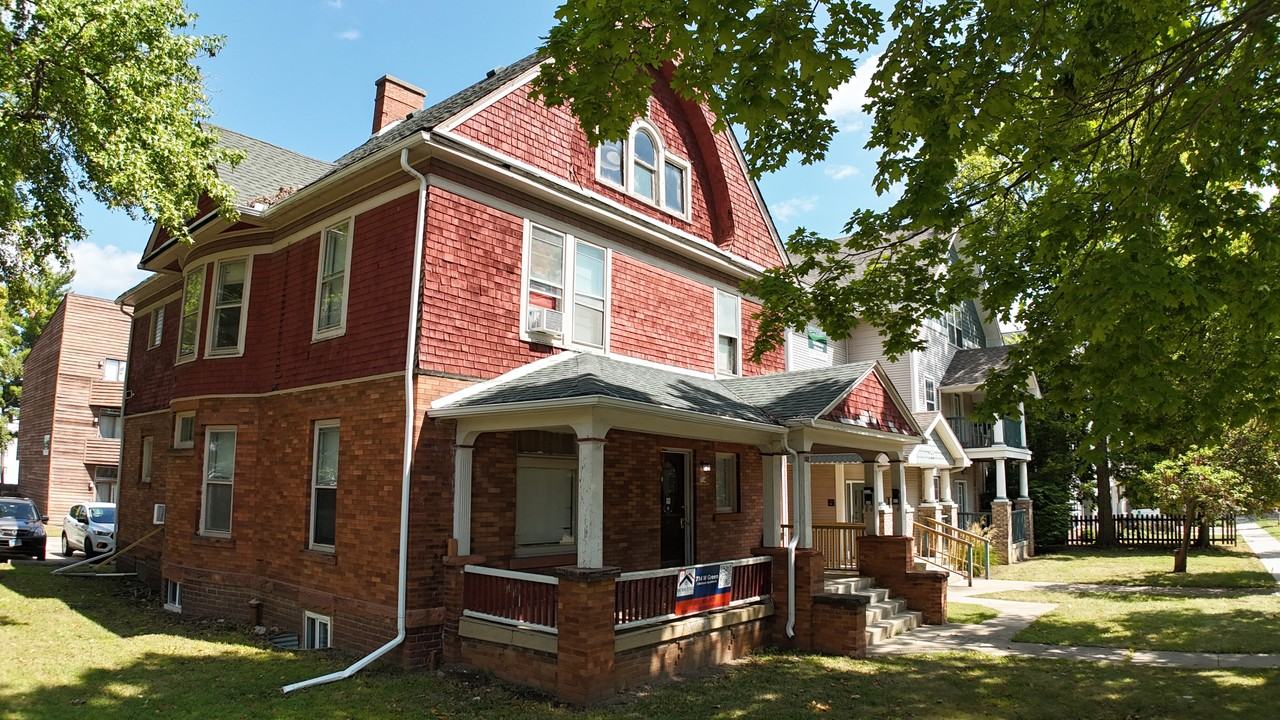 714 W Green St #2 - Photo 2 of 6