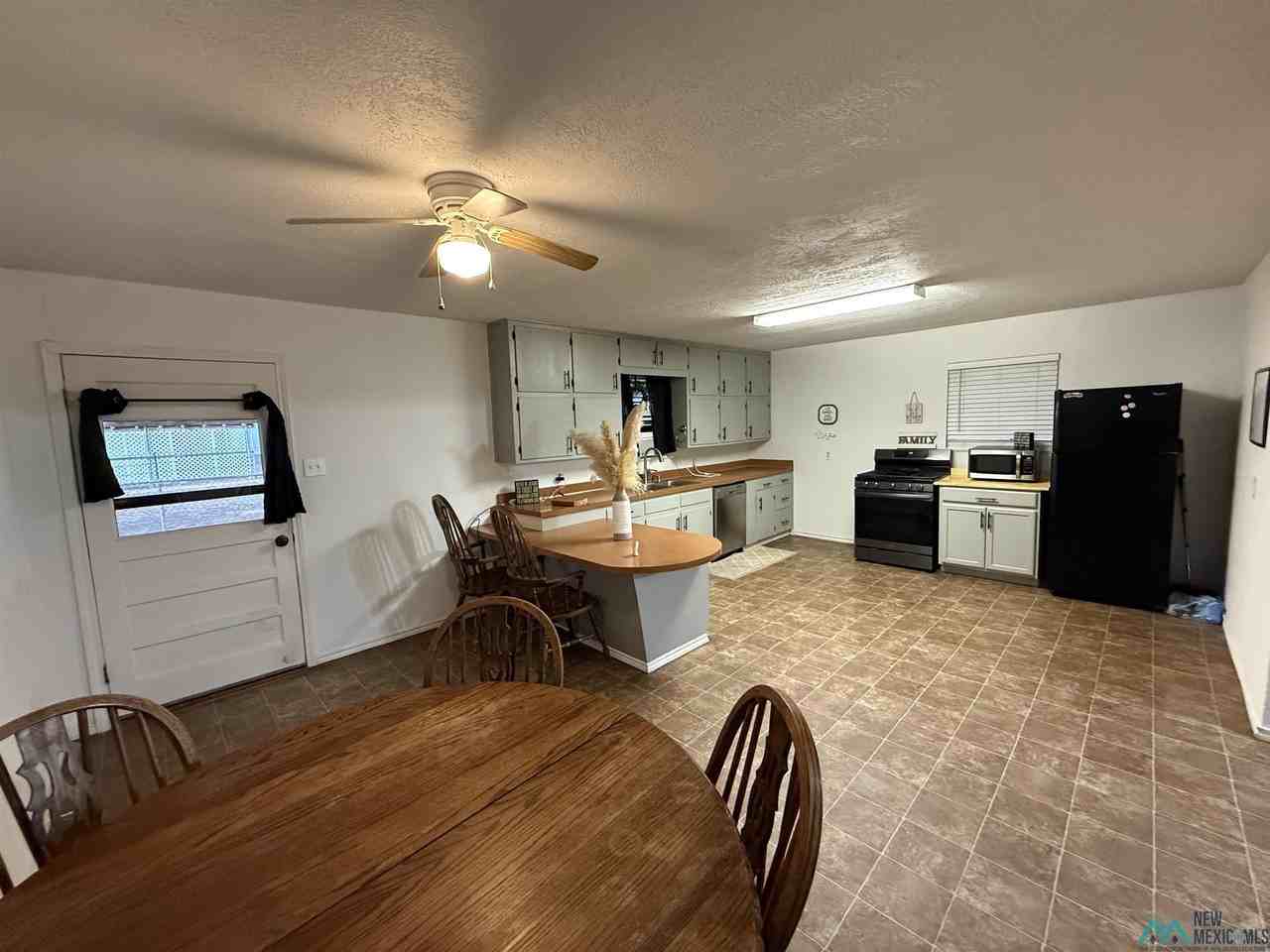 2805 North Brand Drive - Photo 2 of 12