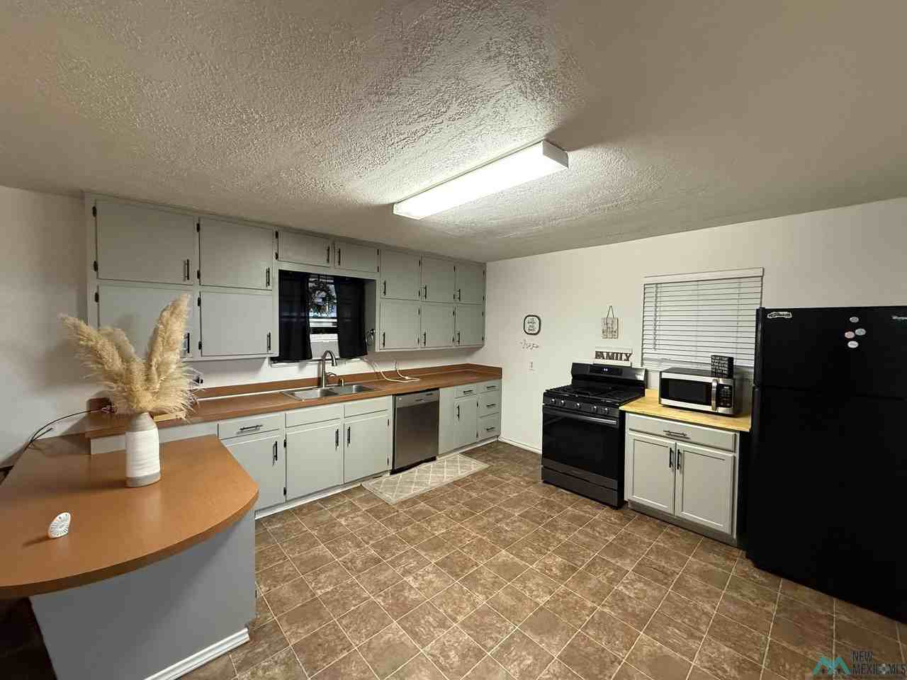 2805 North Brand Drive - Photo 3 of 12