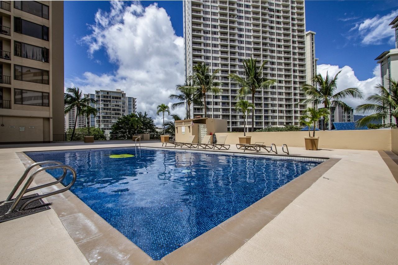 411 Hobron Lane #2608