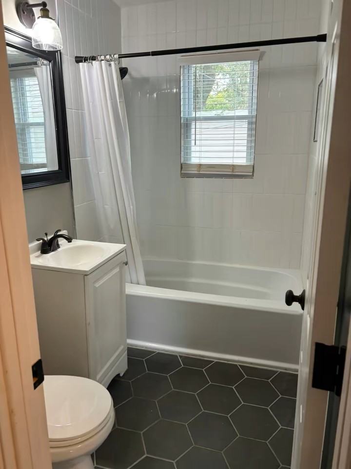 469 Lytle St #1 - Photo 3 of 10