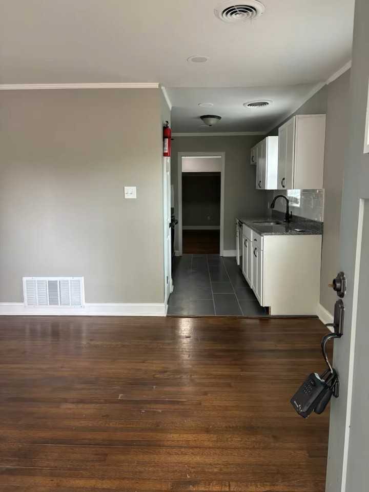 469 Lytle St #1 - Photo 4 of 10