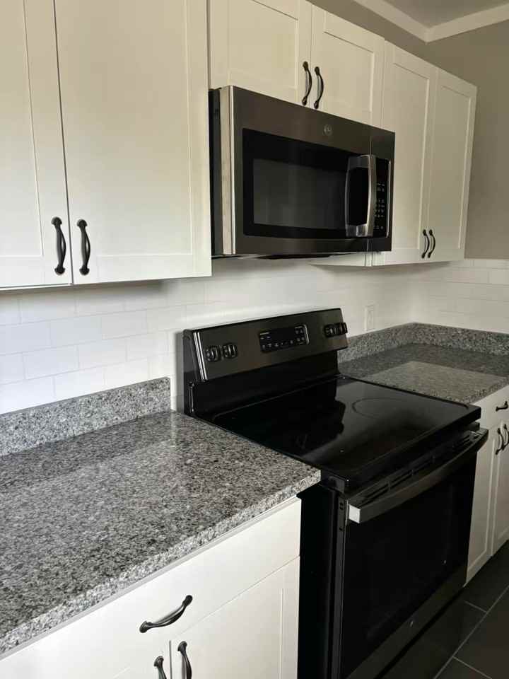 469 Lytle St #1 - Photo 6 of 10