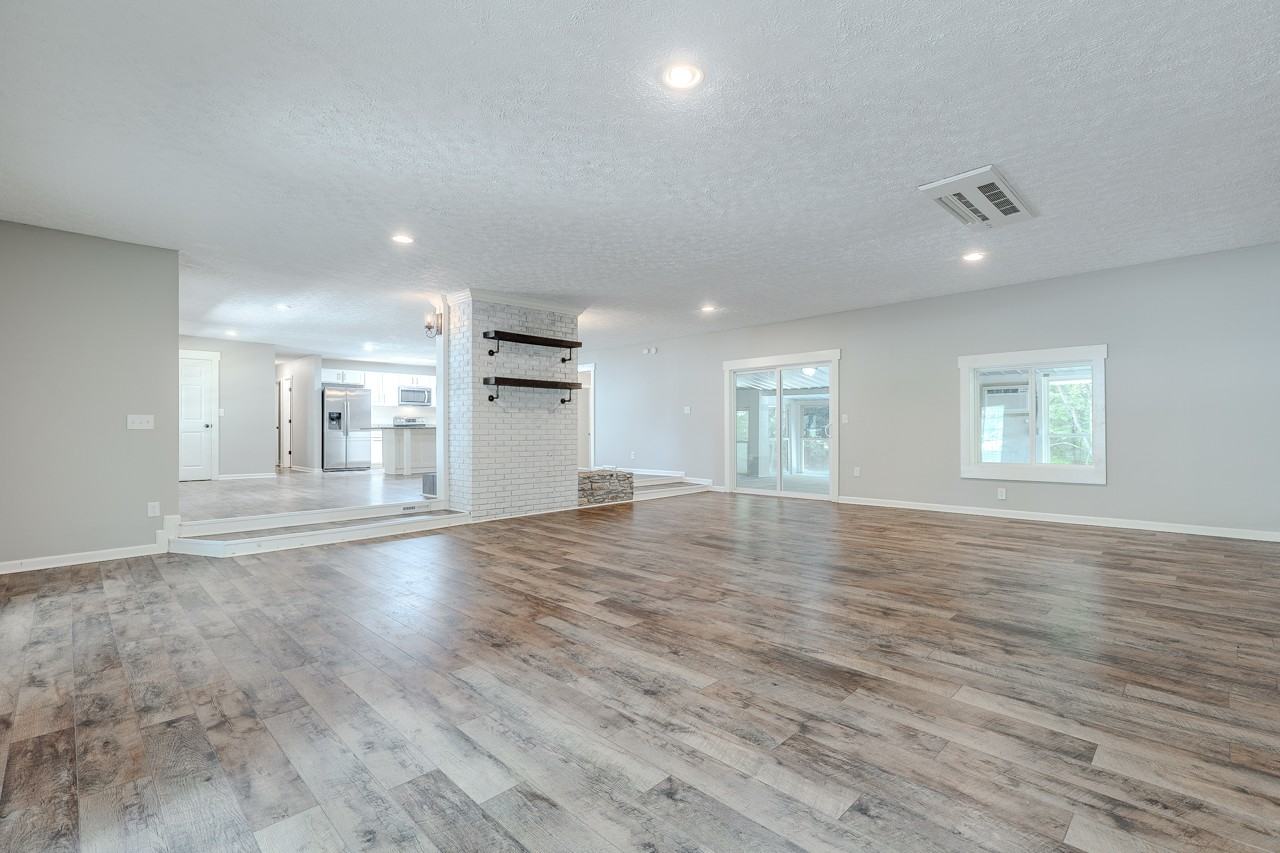 343 Meadowview Dr #1 - Photo 2 of 10