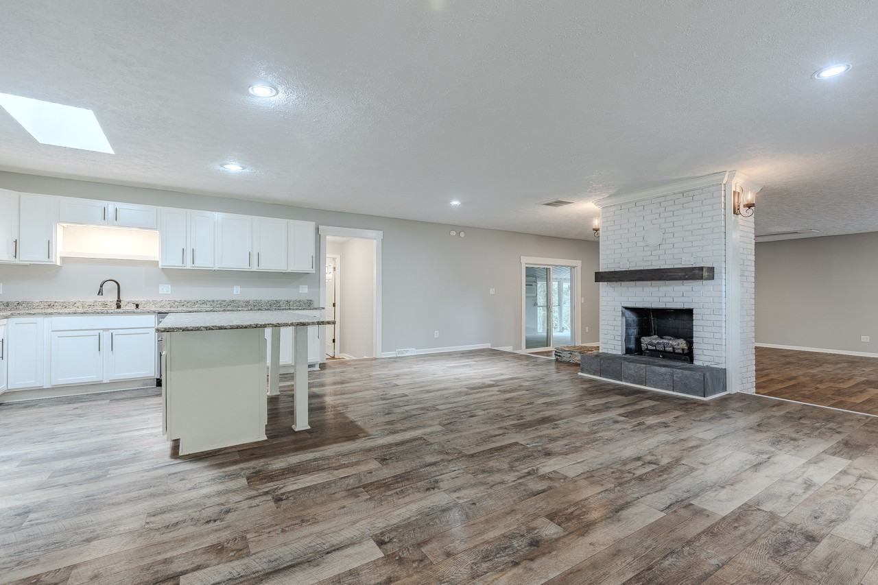 343 Meadowview Dr #1 - Photo 3 of 10
