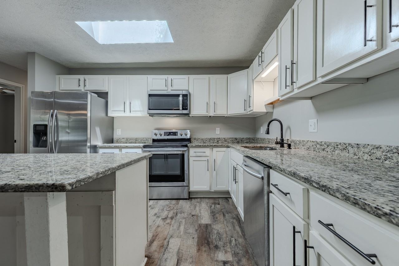 343 Meadowview Dr #1 - Photo 4 of 10