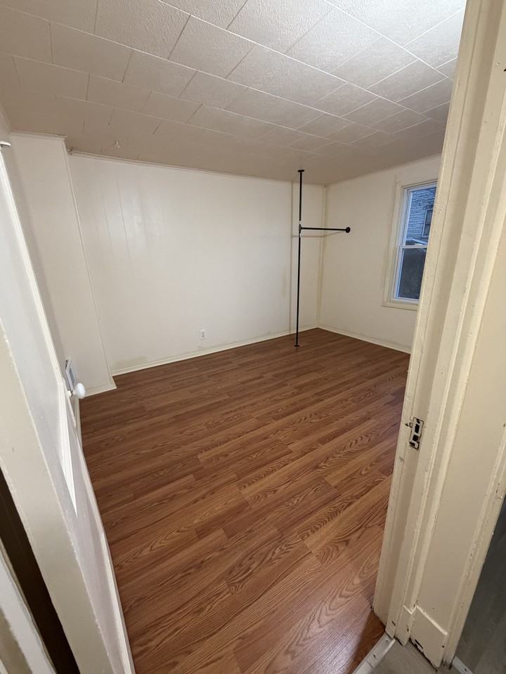 903 Cliff Street #1 - Photo 6 of 8