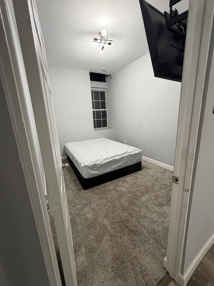 2545 Brownsville Road #4 - Photo 6 of 8