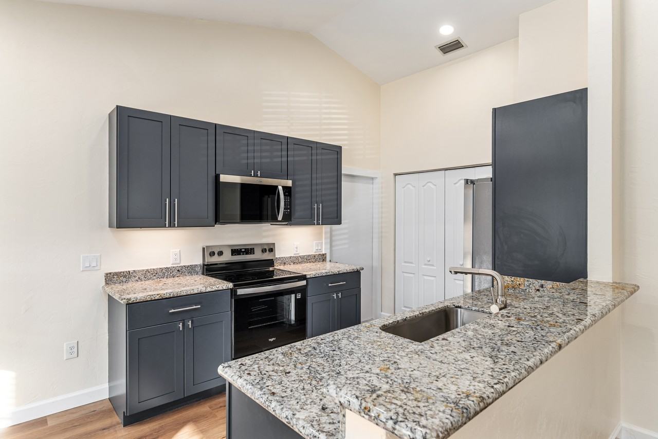 6523 Northwest 109th Place #A - Photo 5 of 34