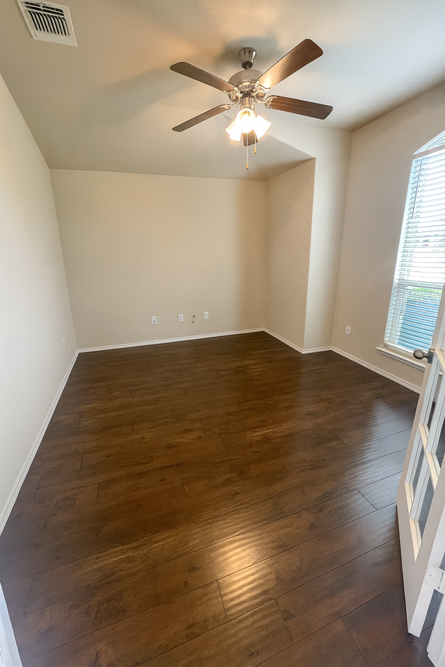 263 Bainbridge Rd #1 - Photo 3 of 29