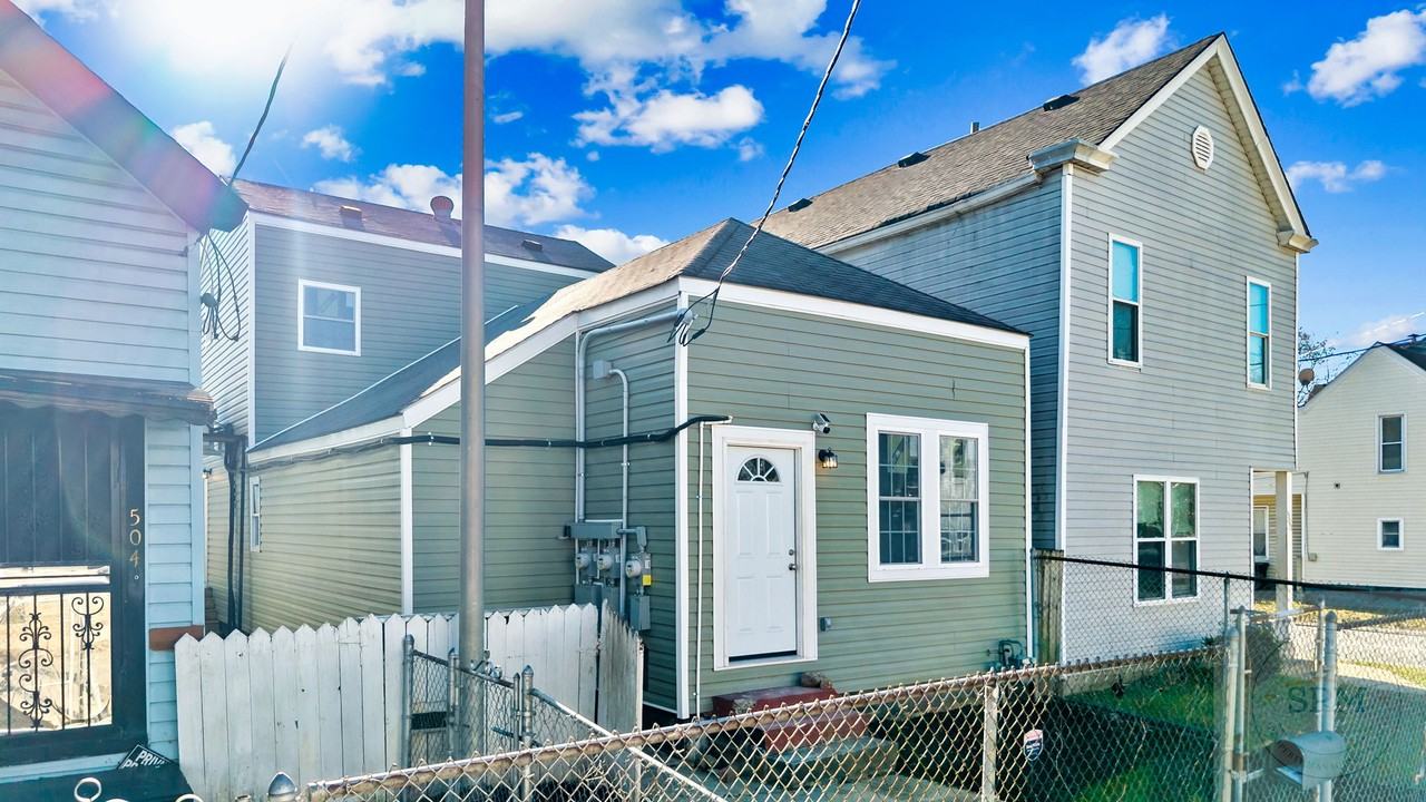 502 E Ormsby Ave #1 - Photo 2 of 31