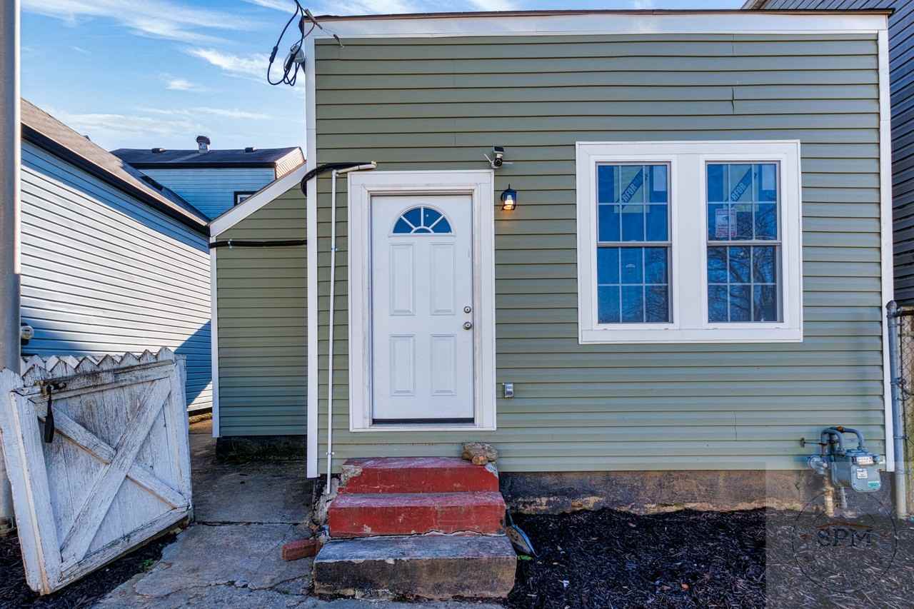 502 E Ormsby Ave #1 - Photo 3 of 31