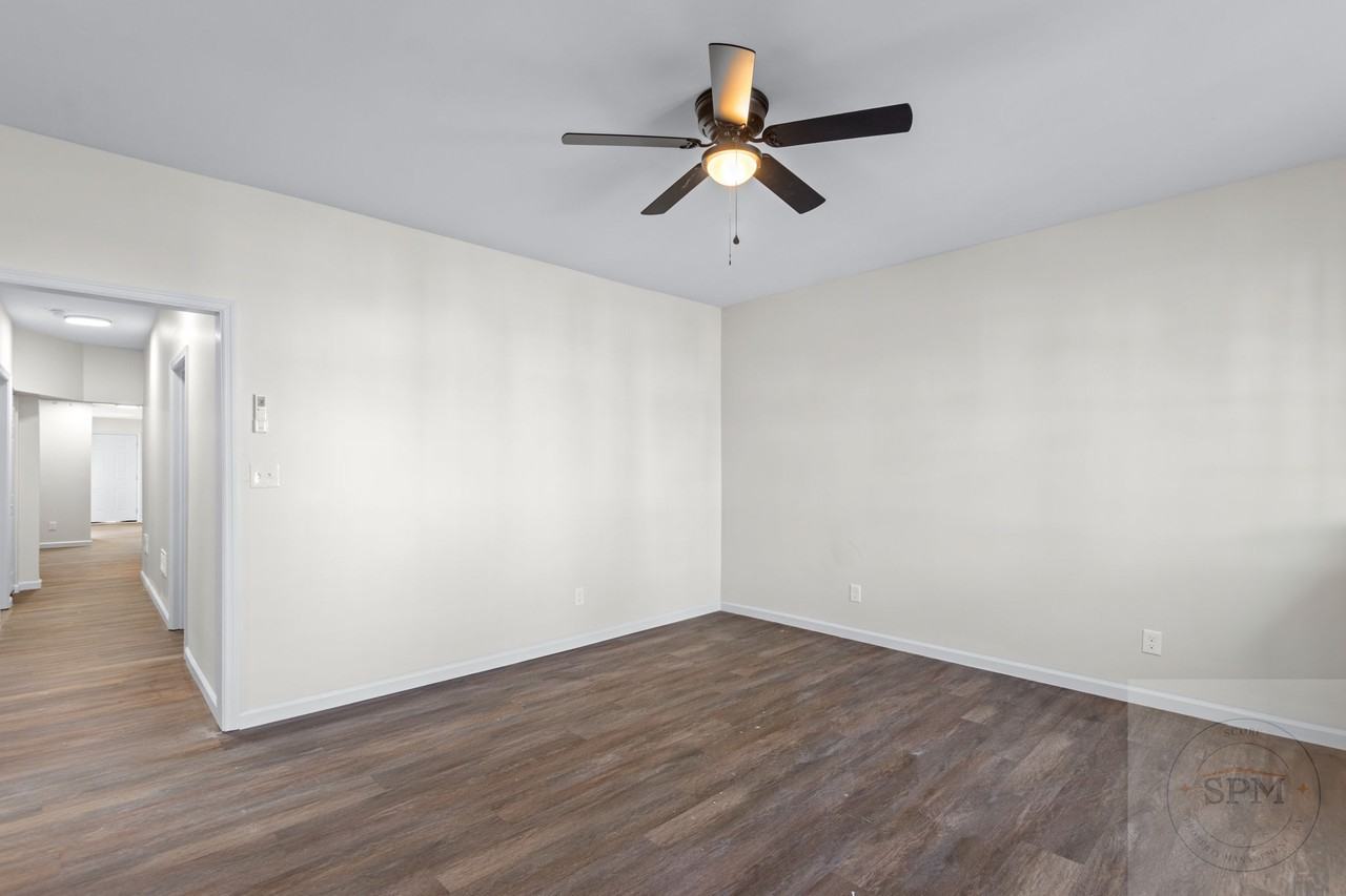 502 E Ormsby Ave #1 - Photo 4 of 31