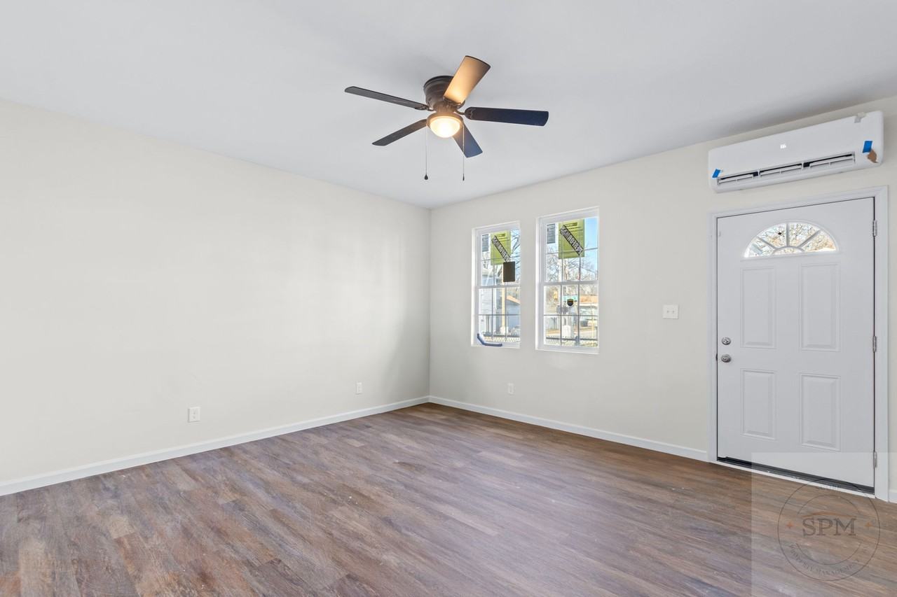 502 E Ormsby Ave #1 - Photo 6 of 31