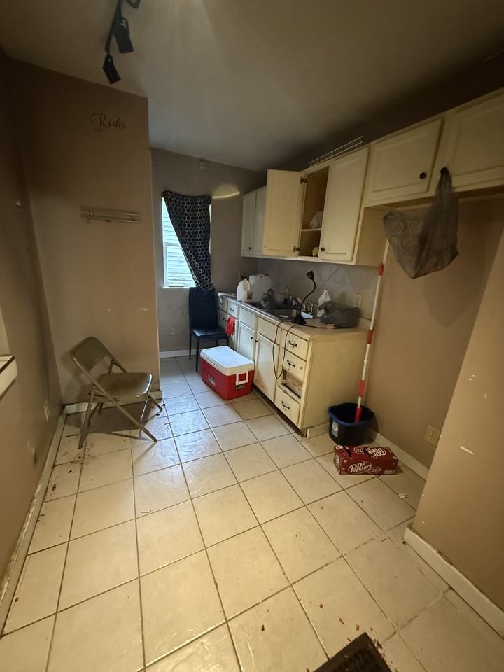 1536 E Decatur St #1 - Photo 7 of 11