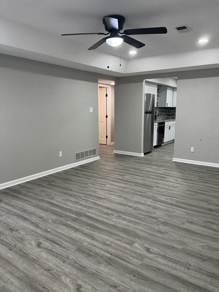 708 Ne Ball Dr #D - Photo 4 of 18