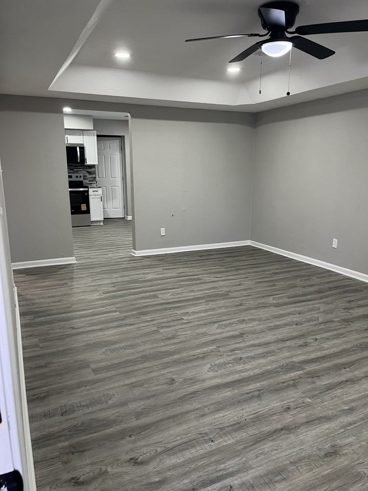 708 Ne Ball Dr #D - Photo 5 of 18