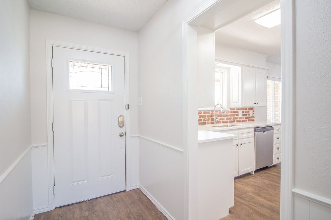 3216 67th Street - Photo 3 of 24