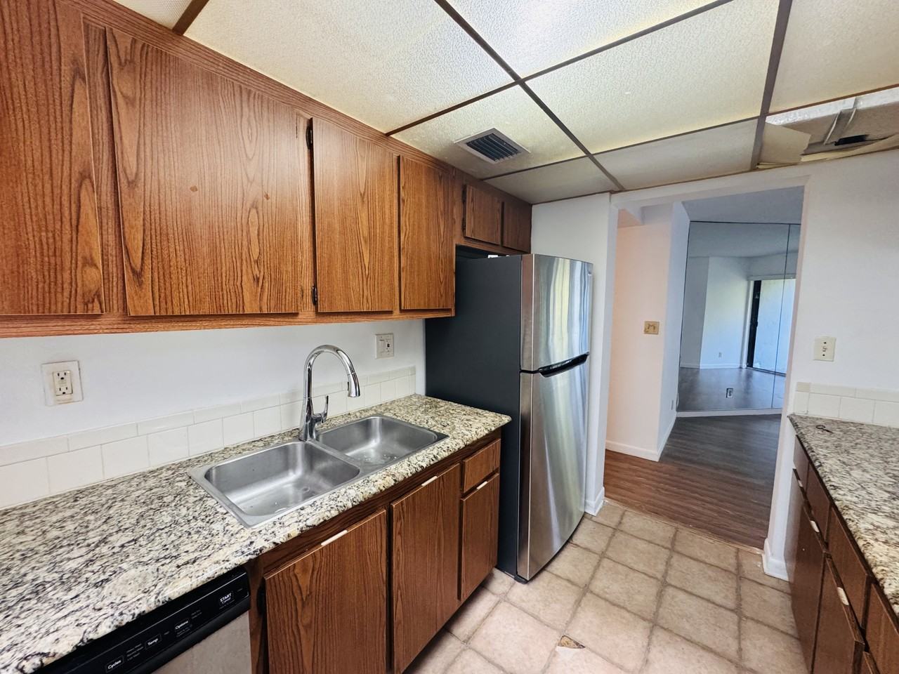 204 204 - Photo 3 of 12