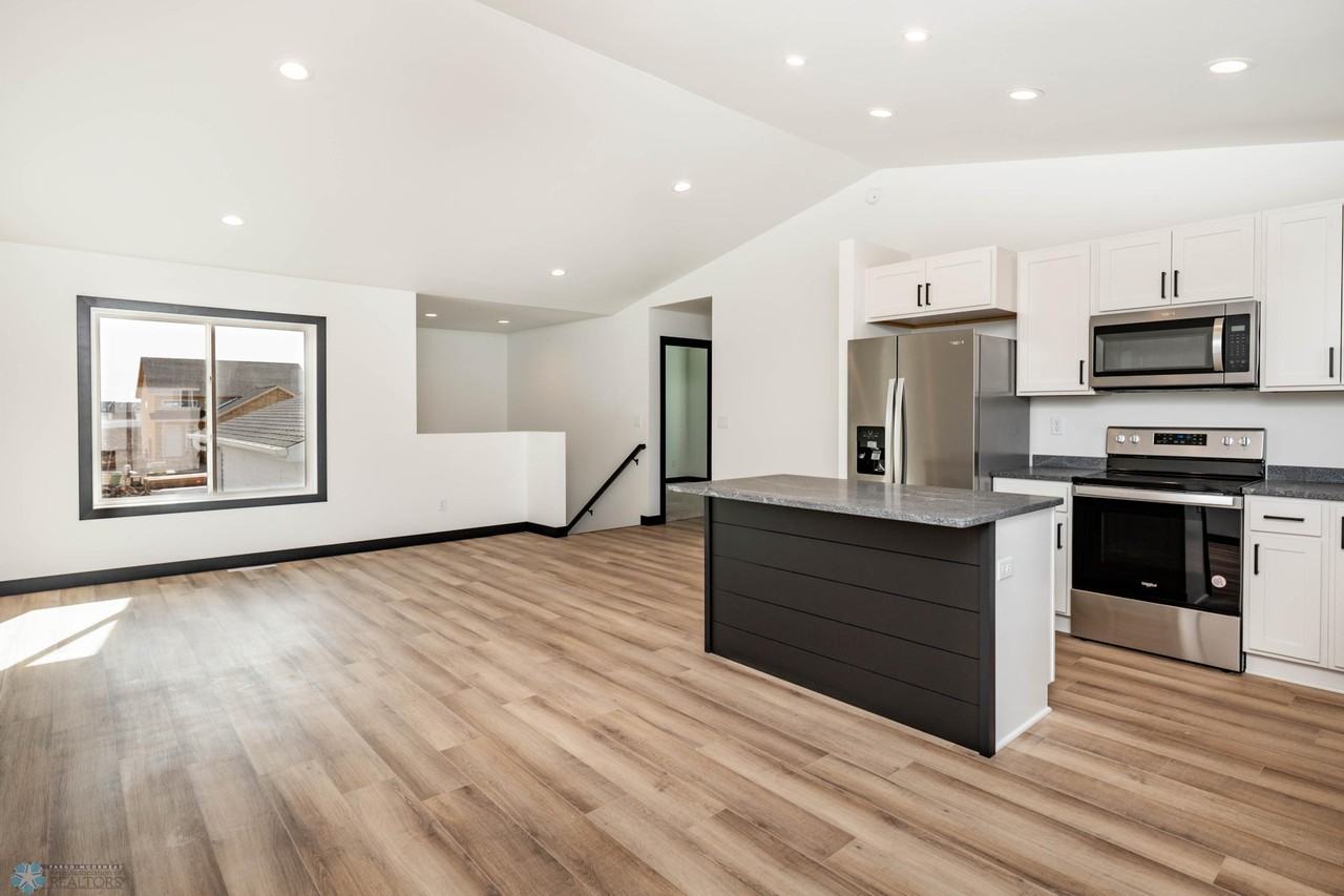 6729 67 Street South #1 - Photo 2 of 20